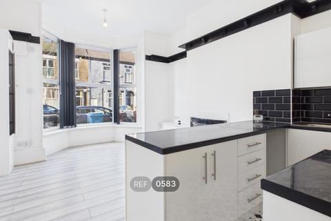 1 bedroom flat to rent, Albany Street, HU3
