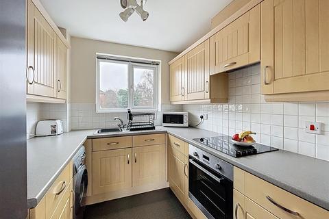 2 bedroom apartment to rent, Harbourne Close, Kenilworth