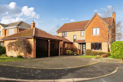 Gibbs Close, Lower Moor, WR10