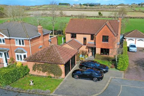 Gibbs Close, Lower Moor, WR10