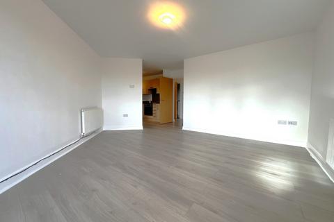 2 bedroom flat to rent, Millicent Grove