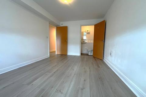 2 bedroom flat to rent, Millicent Grove