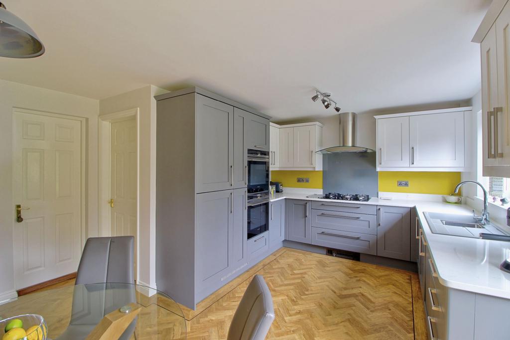 Space to dine, and integrated appliances