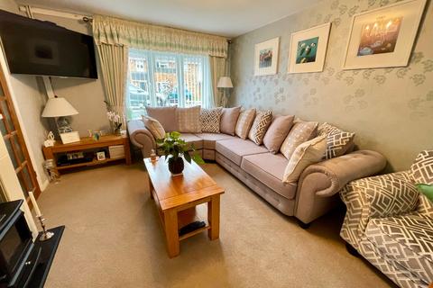 4 bedroom semi-detached house for sale, Ventnor Gardens, Luton, Bedfordshire, LU3 3SL