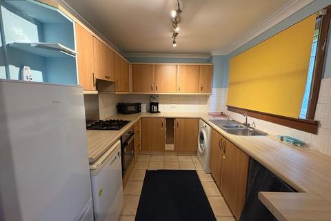 3 bedroom flat to rent, Fairway Avenue, Paisley, PA2