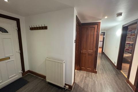 3 bedroom flat to rent, Fairway Avenue, Paisley, PA2