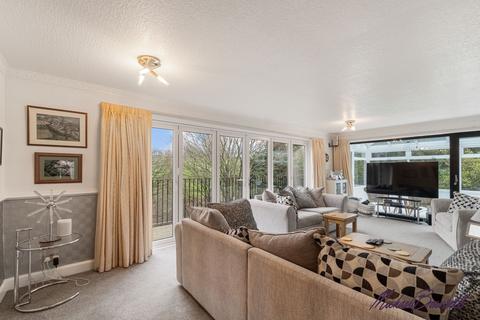 4 bedroom detached house for sale, Tweedy Street, Bradford BD15