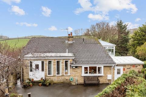 4 bedroom detached house for sale, Tweedy Street, Bradford BD15