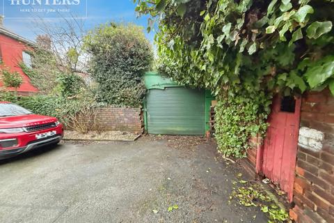 3 bedroom terraced house for sale, Greenside, Mapplewell, Barnsley