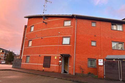 2 bedroom flat to rent, Lewin Terrace, Feltham, TW14