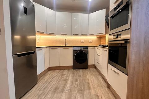 2 bedroom flat to rent, Lewin Terrace, Feltham, TW14