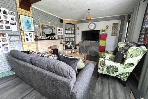 3 bedroom terraced house for sale, The Firs, Chippenham