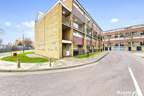 3 bedroom flat to rent, Highview Gardens, London, N11