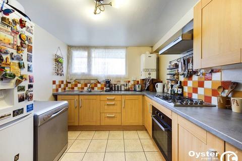 3 bedroom flat to rent, Highview Gardens, London, N11