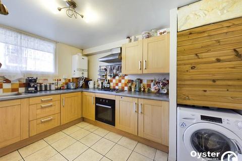 3 bedroom flat to rent, Highview Gardens, London, N11