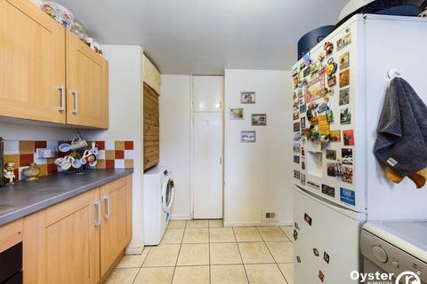 3 bedroom flat to rent, Highview Gardens, London, N11