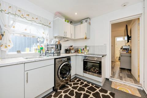 2 bedroom terraced house for sale, Sandhurst Place, Bedford