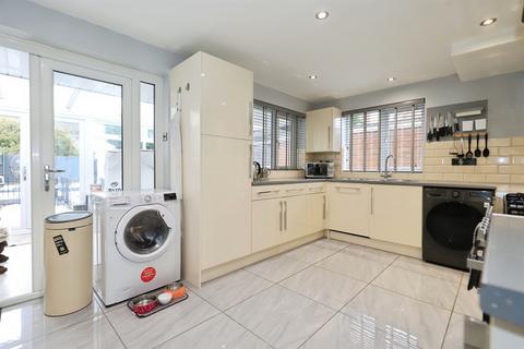 3 bedroom semi-detached house for sale, Aldermere Road, Kidderminster