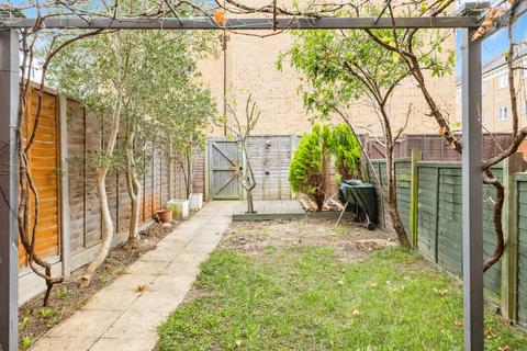 4 bedroom terraced house for sale, Dodd Road, Watford