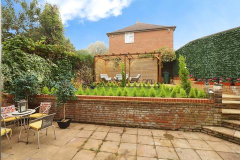 5 bedroom terraced house for sale, Prestwick Road, Watford