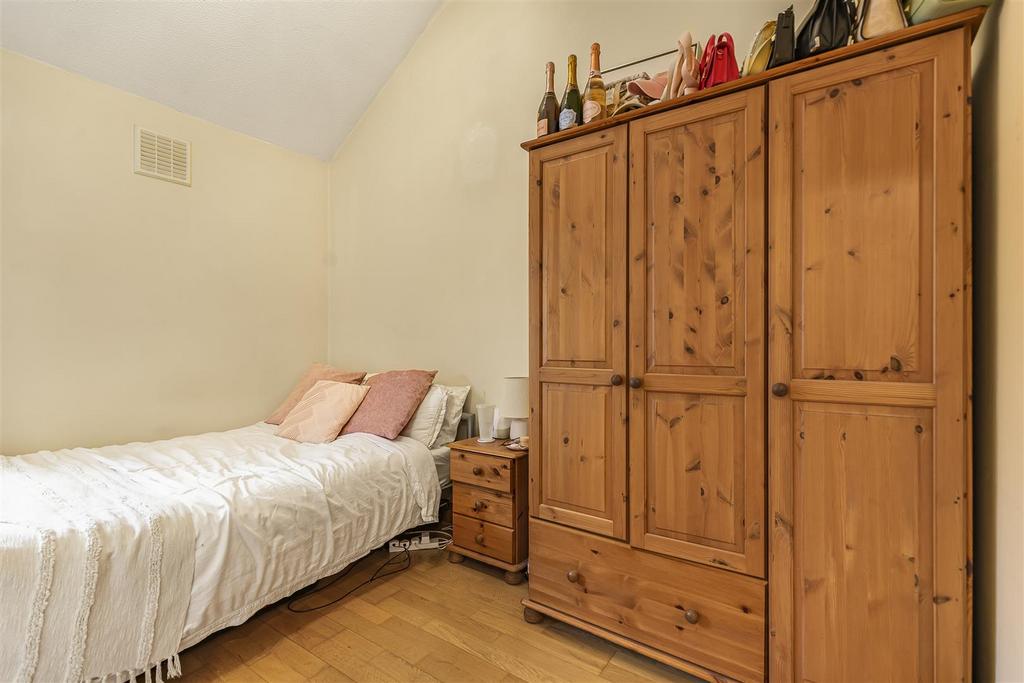 James anderson-23 willow tree close 2 .JPG