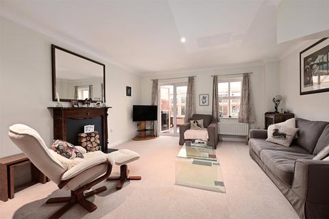 4 bedroom terraced house for sale, Dean Close, Guildford GU12