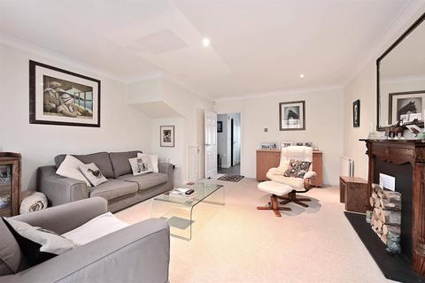 4 bedroom terraced house for sale, Dean Close, Guildford GU12