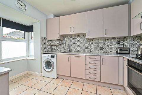 4 bedroom terraced house for sale, Dean Close, Guildford GU12