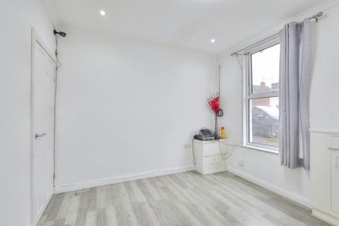 2 bedroom end of terrace house for sale, Boughton Green Road, Northampton