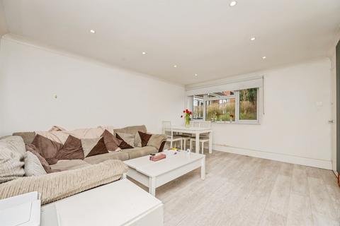 3 bedroom end of terrace house for sale, Keble Close, Worcester