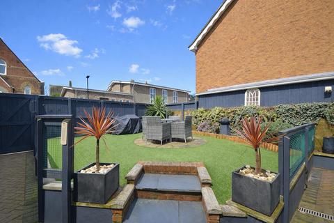 3 bedroom semi-detached house for sale, BEAUTIFULLY PRESENTED HOME * LAKE