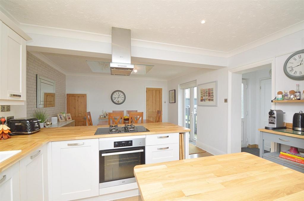 Kitchen3.jpg