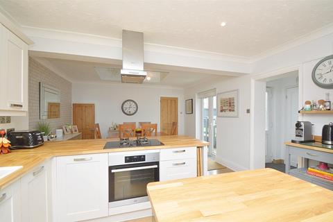 3 bedroom semi-detached house for sale, BEAUTIFULLY PRESENTED HOME * LAKE