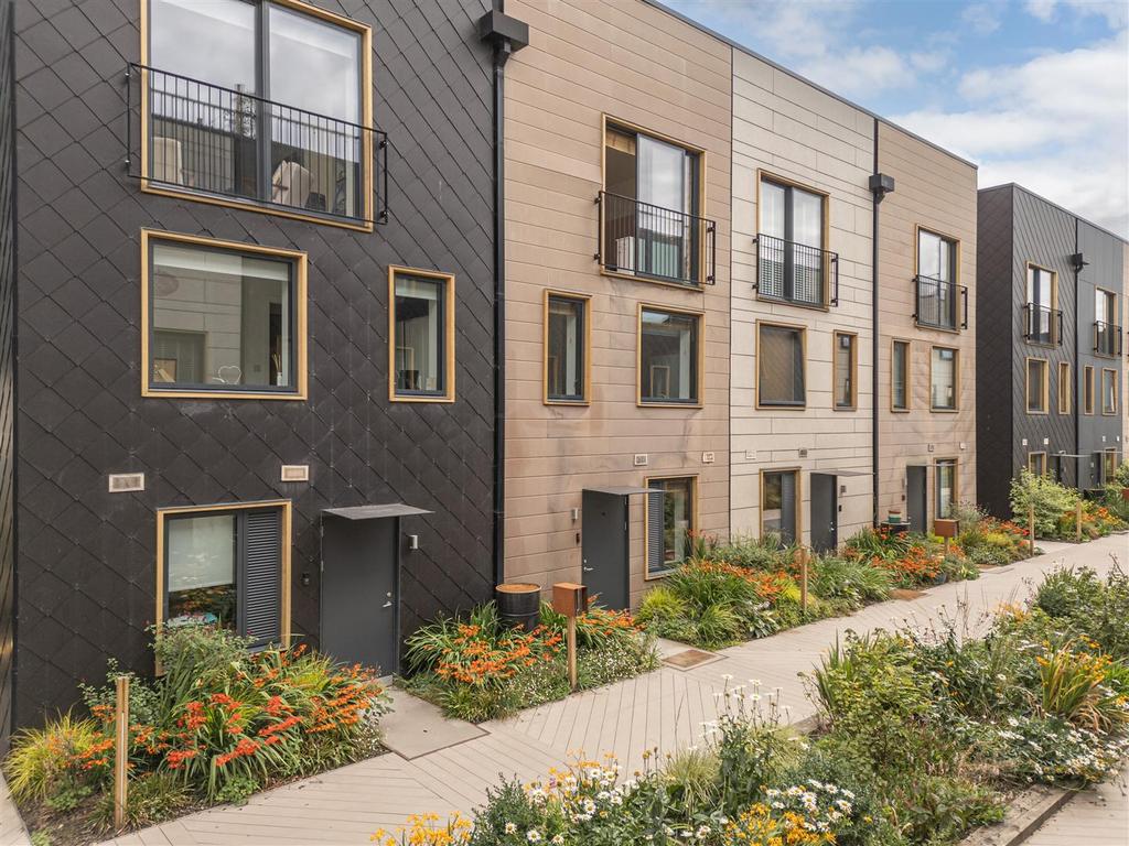 16 - 40 Solar Ave LS9 8 FF.jpg