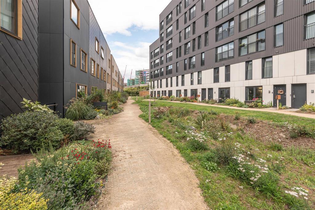 47 - 40 Solar Ave LS9 8 FF.jpg