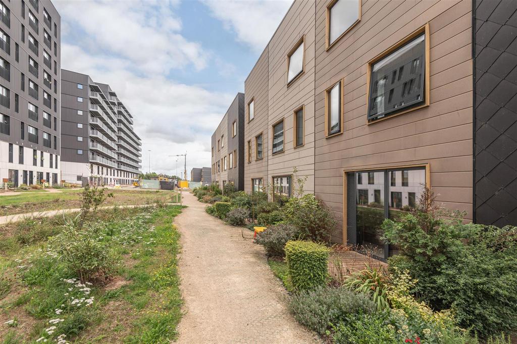 48 - 40 Solar Ave LS9 8 FF.jpg