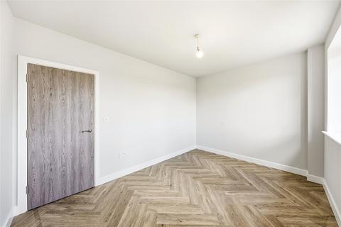 4 bedroom flat for sale, 24 Pemberton Court Portelet Road, London