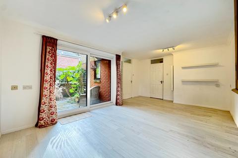 2 bedroom retirement property for sale, Garden Mews, Warsash