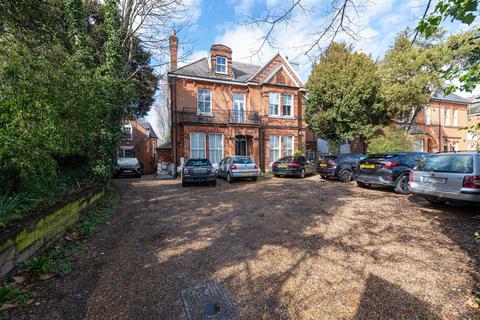 Studio to rent, West Hill, London