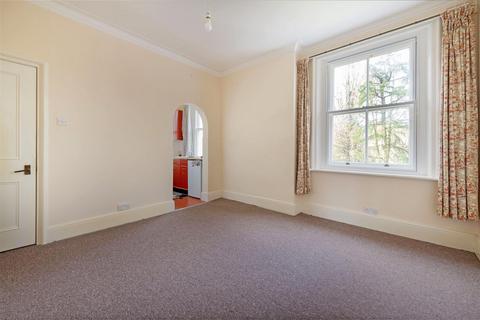 Studio to rent, West Hill, London