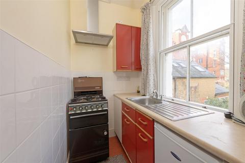 Studio to rent, West Hill, London