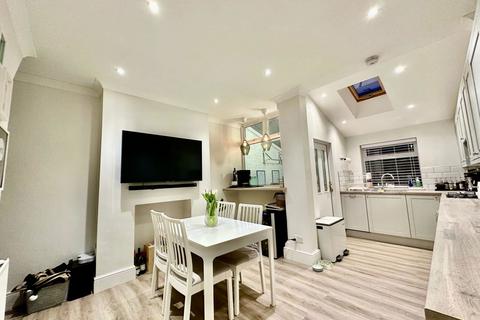 2 bedroom terraced house to rent, Thomson Road, Manchester M18
