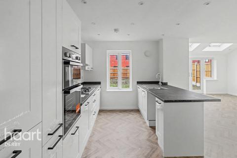 4 bedroom detached house for sale, Dracan Village, Burton-on-Trent