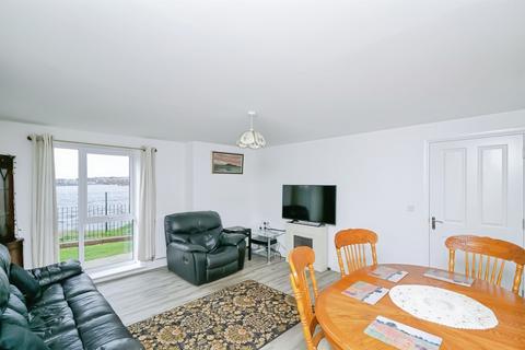 2 bedroom ground floor flat for sale, Ffordd Wallace, Barry