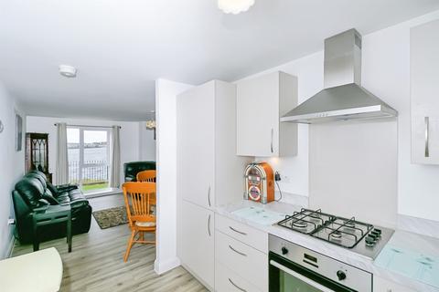 2 bedroom ground floor flat for sale, Ffordd Wallace, Barry