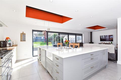 4 bedroom detached house for sale, Pear Tree Lane, Maidstone ME15