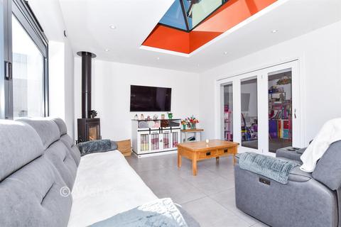 4 bedroom detached house for sale, Pear Tree Lane, Maidstone ME15