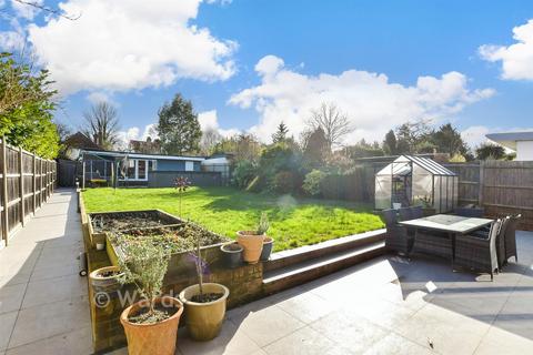 4 bedroom detached house for sale, Pear Tree Lane, Maidstone ME15