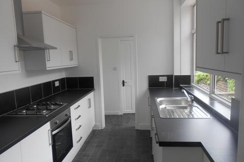 2 bedroom terraced house to rent, Bridgewater Road, Worsley M28