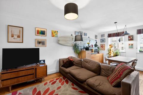 2 bedroom flat for sale, Vauxhall Grove, London, SW8